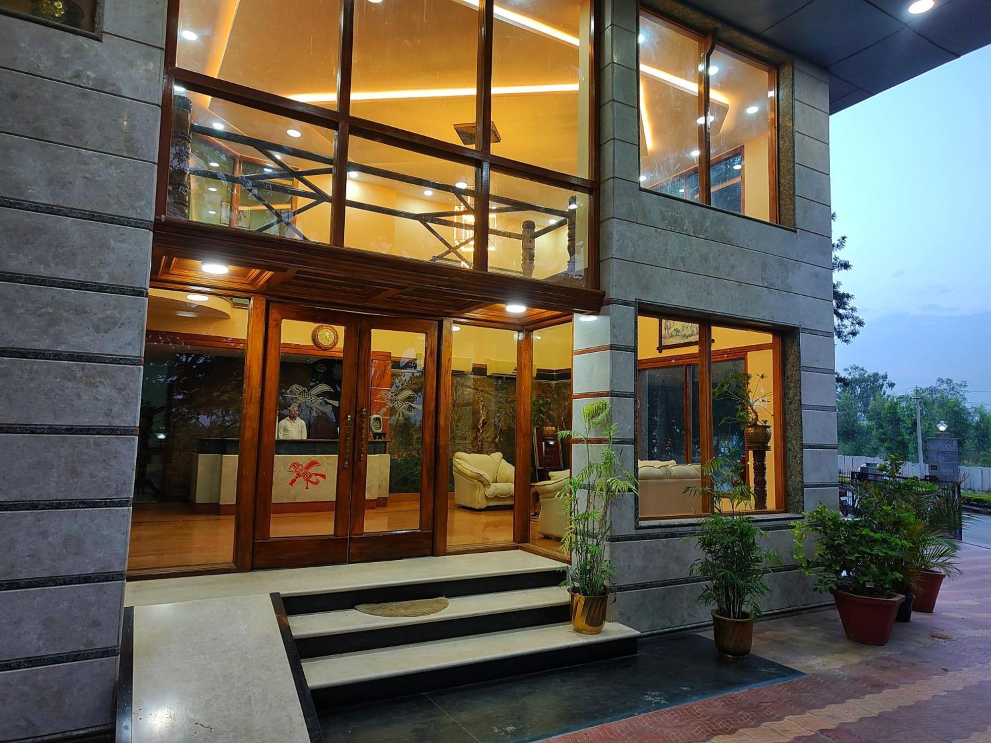 Hotel Presidency Kempegowda International Airport Bangalore Bagian luar foto